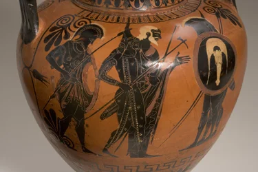 Attycka amfora czarnofigurowa ze scenami z wojny trojańskiej, ceramiczny detal dzieła 249017